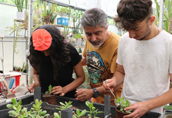Özel öğrenciler, atıl konteyneri kitap okuma alanına dönüştürdü