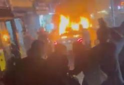 Küçükçekmece'de şampiyonluk kutlamalarında içerisinde havai fişek patlayan otomobil yandı