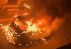 Park halindeki otomobil çıkan yangında alev topuna döndü