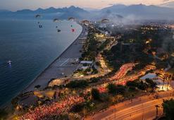 Antalya'da 19 Mayıs 'fener alayı'nda binlerce kişilik coşku
