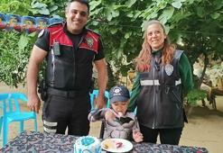 Polis ekibinden Eymen'e doğum günü sürprizi
