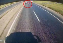 Hatalı sollama yapan sürücü kazaya neden oldu; o anlar kamerada