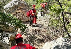 Dere yatağında mahsur kalan köpeği, AKUT ekibi kurtardı