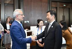 Bakan Uraloğlu, Şian Valisi Gang ile bir araya geldi