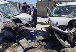 Duvara çarpan hafif ticari aracın sürücüsü öldü