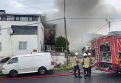 Arnavutköy'de barakada çıkıp yan binaya sıçrayan yangın söndürüldü