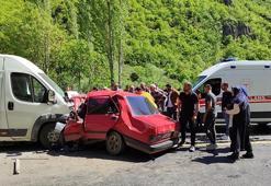 Minibüs ile otomobil çarpıştı; 2 ölü, 1 yaralı
