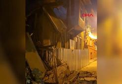 Fatih'te, 2 katlı metruk binada kısmi çökme