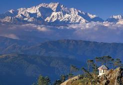 Pakistanlı dağcı Kiani, dünyanın en yüksek 14 zirvesinden 12'sine tırmandı