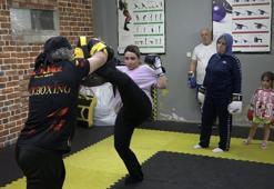 Kendilerini savunmak isteyen 3 kuşak aile üyeleri, kick boksa başladı