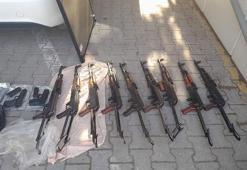 Kiralık otomobilden Kalaşnikof tüfekler çıktı; şüpheli polis gözaltında