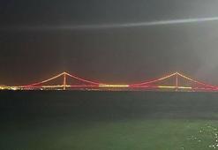 1915 Çanakkale Köprüsü sarı-kırmızı renklere büründü