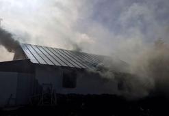 Yayla evinde çıkan yangında 4 kişi dumandan etkilendi