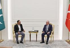 Bakan Güler, Pakistan Kara Kuvvetleri Komutanı Munir ile görüştü