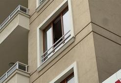 Eşini bıçakla öldürüp, başında bekledi