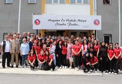 Eray öğretmen 40 yıl görev yaptığı okuldan İzmir Marşı’yla emekli oldu