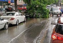 Ankara'da sağanak ve şiddetli rüzgar etkili oldu