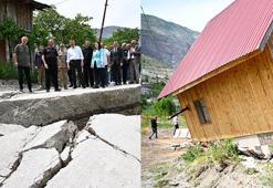 Uzundere'de heyelan; yollar çöktü, hasar alan 38 ev tahliye edildi