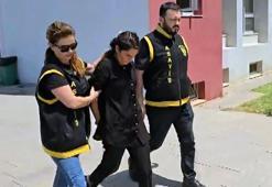 Yüzlerini eşarpla gizleyip, girdikleri dairelerden 1,5 milyon liralık altın çaldılar