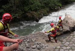 Derede kaybolan Faisal'ın babası yola koşup, yardım istemiş
