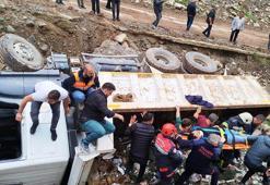 Şarampole devrilen kamyonun şoförü yaralandı