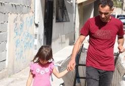 Görme engelli kağıt toplayıcısına tedavi desteği