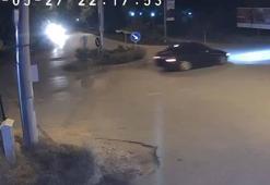 Sürücüsünün kavşakta drift attığı otomobil ağaca çarptı; 3 yaralı