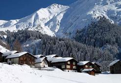 İsviçre'de buzul çökmesi sonucu bir köy yok oldu