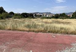 Karşıyaka’da stat arazisi temizleniyor