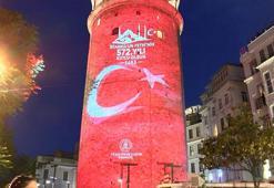 İstanbul'un Fethi'nin 572’nci yıl dönümünde Galata Kulesi’ne Türk Bayrağı yansıtıldı