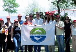 Aras Kargo Kadın Voleybol Takımı oyuncuları, kıyı temizleme etkinliğine katıldı