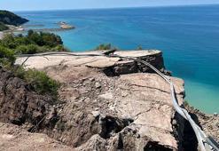 Kastamonu'da heyelan; Cide-İnebolu yolu ulaşıma kapandı