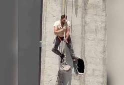 Devrilen iskeleden düşen işçi emniyet kemeriyle kurtuldu