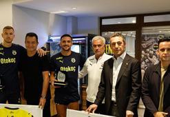 Edin Dzeko ve Dusan Tadic'e teşekkür plaketi verildi