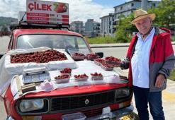 'Çilek' ismini verdiği otomobili ile her gün kilometrelerce yol gidiyor