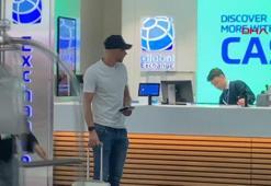 Fenerbahçe'ye veda eden Edin Dzeko, İstanbul'dan ayrıldı