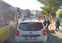 Sultangazi'de kırmızı ışıkta geçmeye çalışan motosikletli öğrenciye çarptı