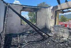 Taraklı'da 2 katlı ev yangında kullanılmaz hale geldi