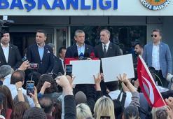 CHP Genel Başkanı Özel Avcılar Belediyesi önünde konuştu