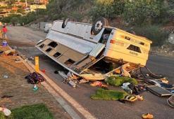 Tarım işçilerini taşıyan minibüs takla attı: 25 yaralı