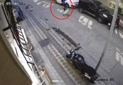 Sultangazi'de skuterlı sürücü rögar kapağına çarparak yere düştü