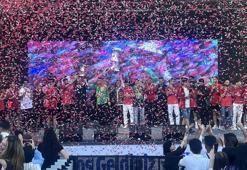 Ümraniye'de mezuniyet coşkusu; Tuğçe Kandemir gençlerle buluştu