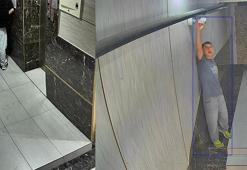 İş hanına girip tuvaletini yaptı, arkadaşı kameranın açısını değiştirdi