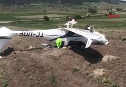 Tarlaya zorunlu iniş yapan eğitim uçağı ters döndü