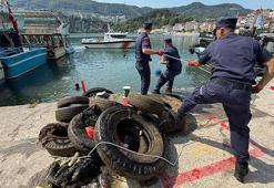 Bartın'da deniz temizliği; florasan lamba ve eski araç lastikleri çıktı