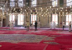 Fatih Camii'nde Kurban Bayramı temizliği