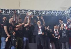 25 yıl sonra 1'inci Lig'e çıkan Van Spor'dan coşkulu kutlama