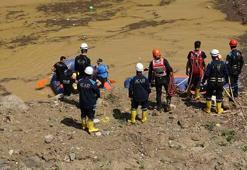 Trabzon’da selde kaybolan kişi, bahçesindeki suyu tahliye ediyormuş