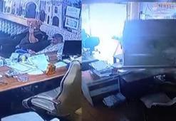 Avizenin monte edildiği kartonpiyerin altında kalmaktan saniyelerle kurtuldu