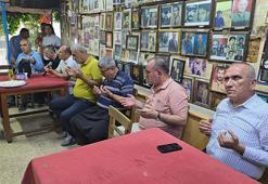 Adana'da 'Ölüler Kahvesi'nde bayram geleneği bu yıl da sürdürüldü